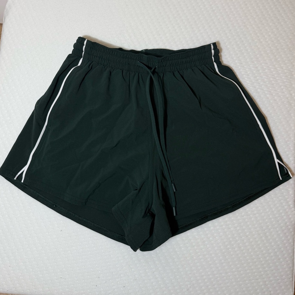 lululemon green court rival shorts